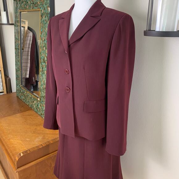 Anne Klein Petite Sz 10P 2-Piece Skirt Suit / Blazer Jacket Burgundy Minimalist - Picture 5 of 10
